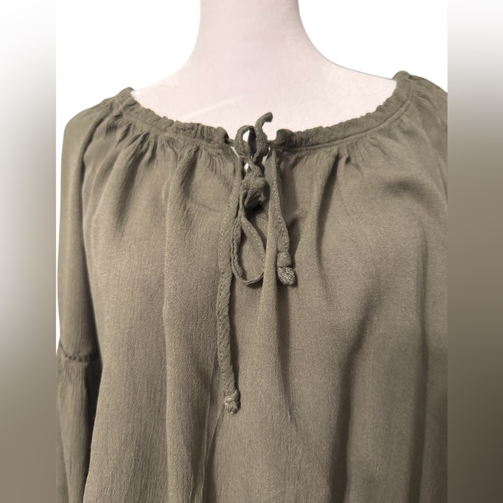 Charlotte Russe army green Boho top elastic at neck cuffs & waist Womens size SM - Picture 2 of 9